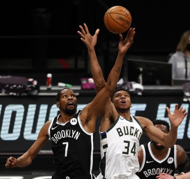 雄鹿篮网明日激战 双方内线布阵将成关键胜负手